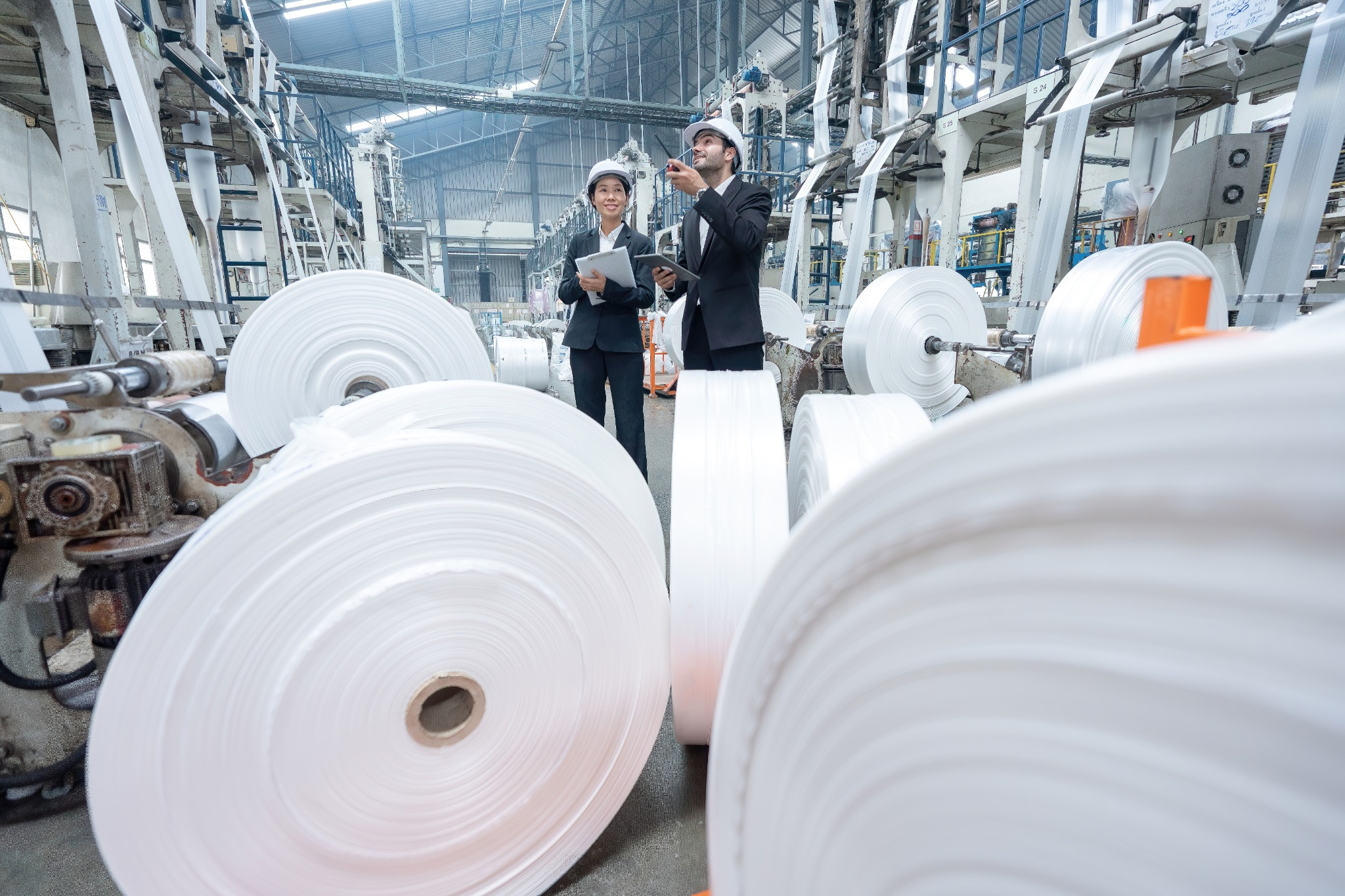 Operaciones industriales y maquinaria en planta